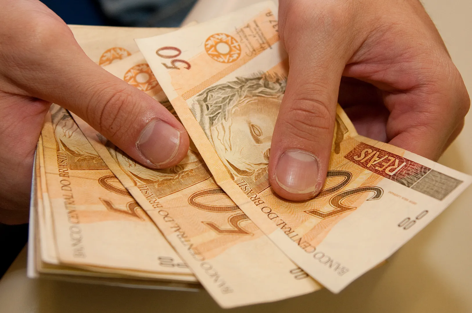Como e onde investir com 10 mil reais?